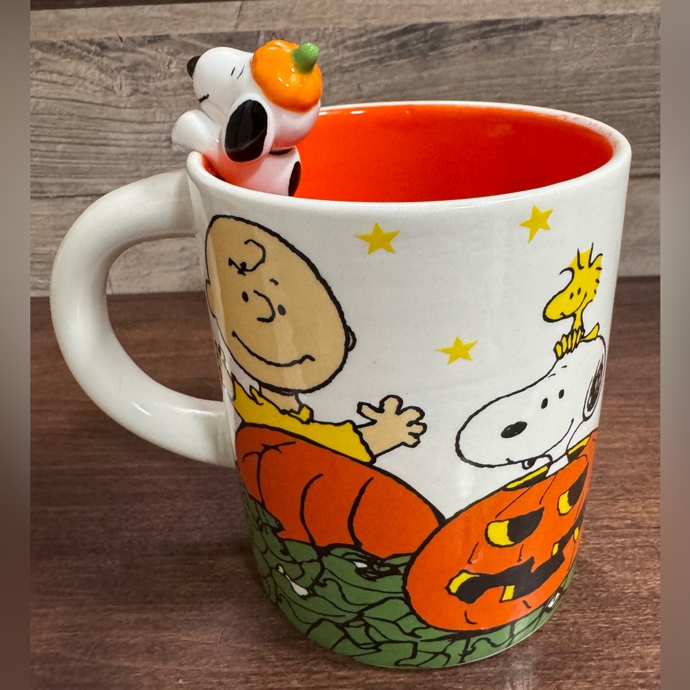 Super Cute ๐ฅฐ Charlie Brown & Friends in a Pumpkin ๐ patch MUG - NEW - Picture 8 of 11